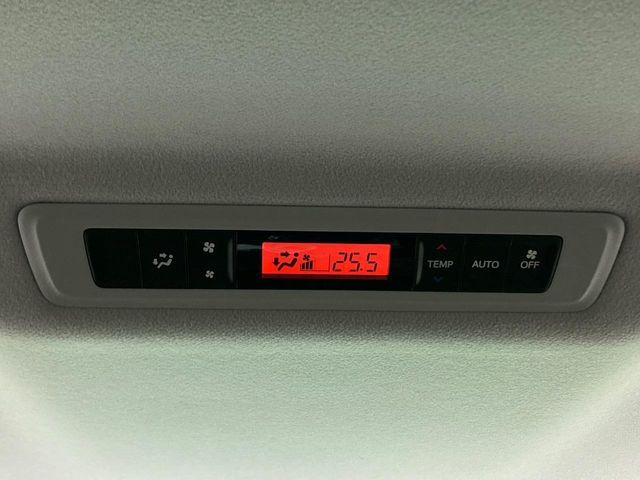 TOYOTA VOXY 2018 Image 31