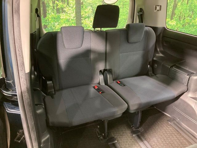 TOYOTA VOXY 2018 Image 31