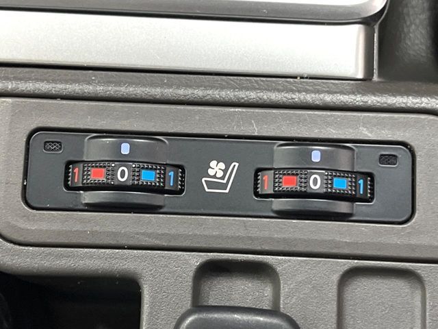 TOYOTA LANDCRUISER PRADO 2023 Image 31