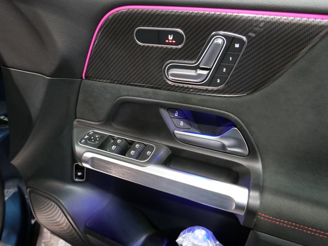 MERCEDES BENZ GLB 2023 Image 31