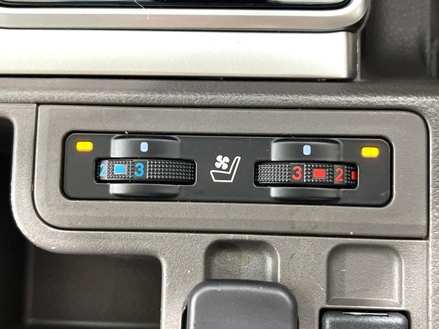 TOYOTA LANDCRUISER PRADO 2023 Image 31