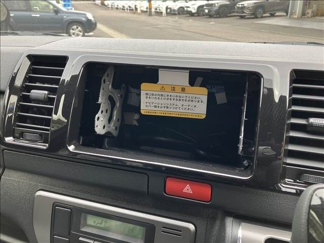 TOYOTA HIACE VAN 2WD 2025 Image 31