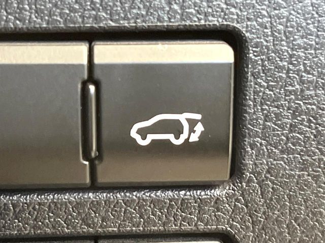 TOYOTA LEXUS NX300H 2018 Image 31