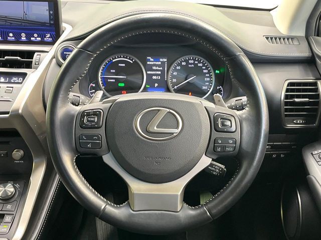 TOYOTA LEXUS NX300H 2018 Image 31