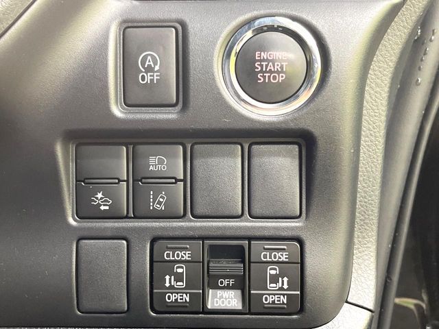 TOYOTA VOXY 2018 Image 31