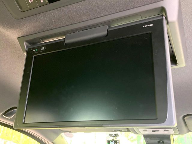 TOYOTA VOXY 2018 Image 31