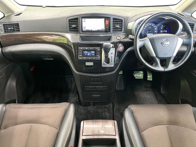 NISSAN ELGRAND 2011 Image 31