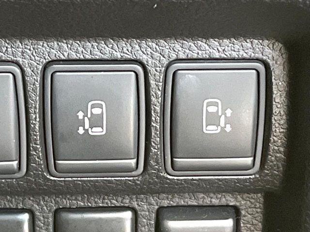 NISSAN ELGRAND 2011 Image 31