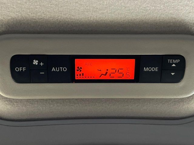 NISSAN ELGRAND 2011 Image 31