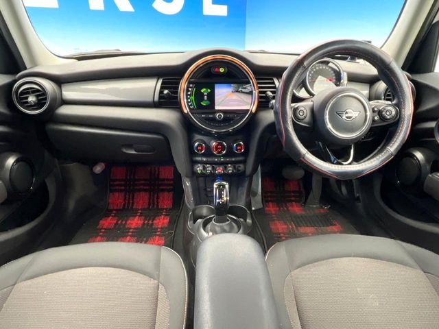 BMW MINI COOPER 5DOOR 2019 Image 31