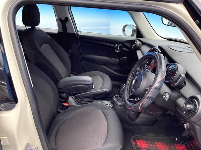 BMW MINI COOPER 5DOOR 2019 Image 31