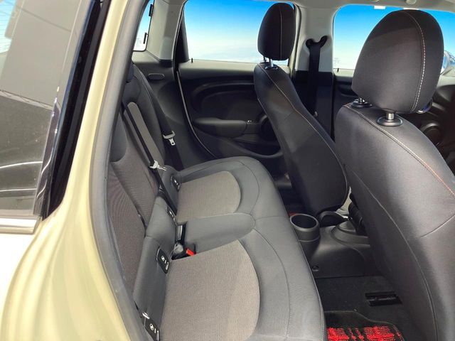 BMW MINI COOPER 5DOOR 2019 Image 31