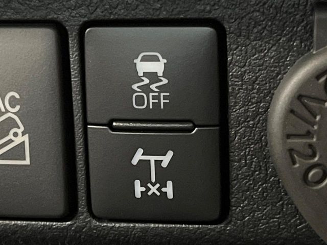 TOYOTA HILUX 4WD 2024 Image 31