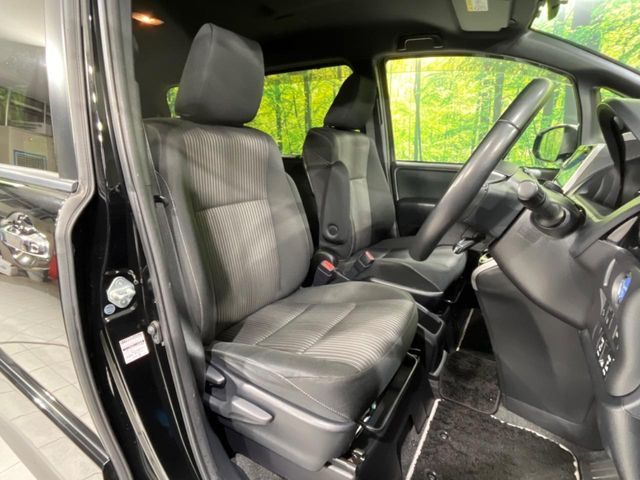 TOYOTA VOXY HYBRID 2019 Image 31