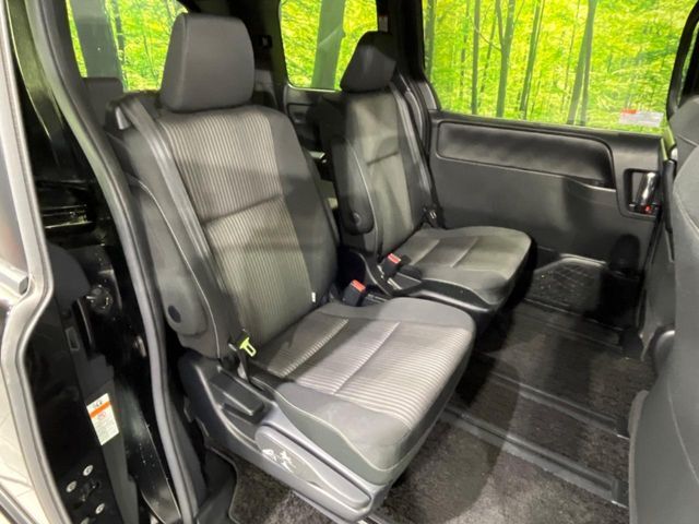 TOYOTA VOXY HYBRID 2019 Image 31