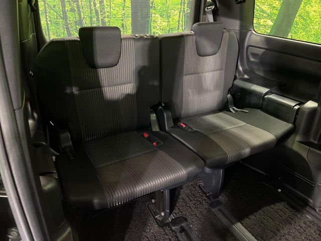 TOYOTA VOXY HYBRID 2019 Image 31