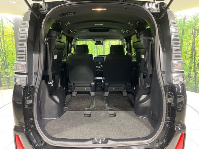 TOYOTA VOXY HYBRID 2019 Image 31