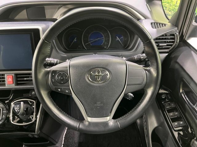 TOYOTA VOXY HYBRID 2019 Image 31
