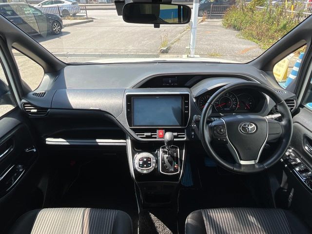 TOYOTA VOXY 2018 Image 31