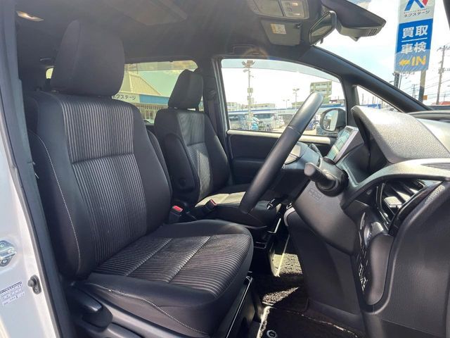 TOYOTA VOXY 2018 Image 31