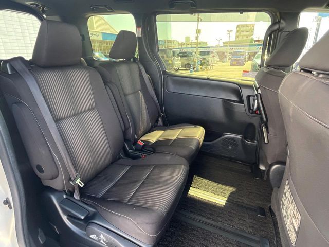 TOYOTA VOXY 2018 Image 31