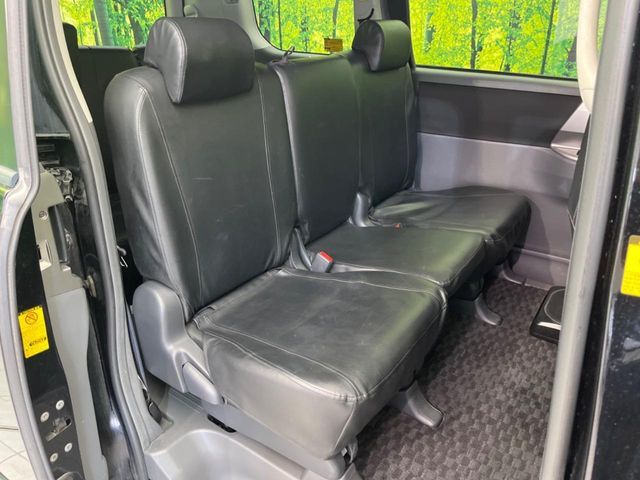 TOYOTA VOXY 2010 Image 31