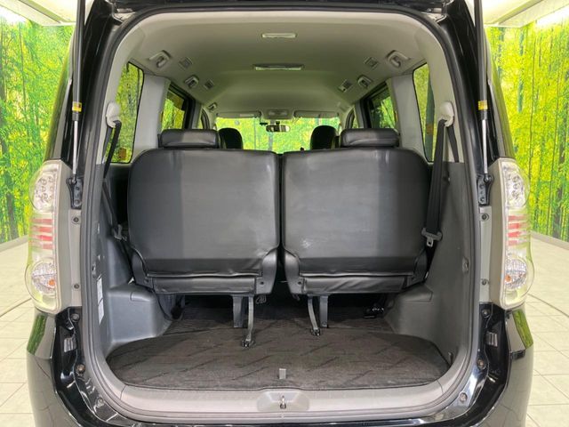 TOYOTA VOXY 2010 Image 31