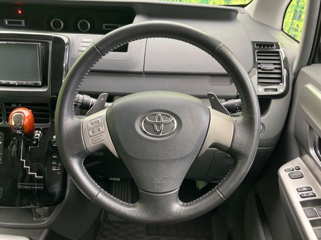 TOYOTA VOXY 2010 Image 31