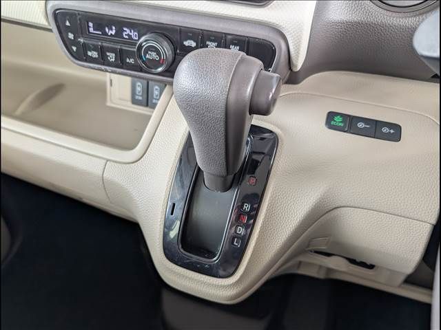 HONDA N BOX 2018 Image 31