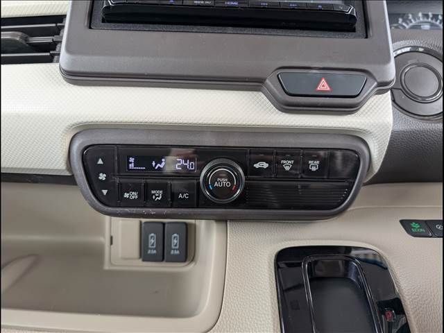 HONDA N BOX 2018 Image 31