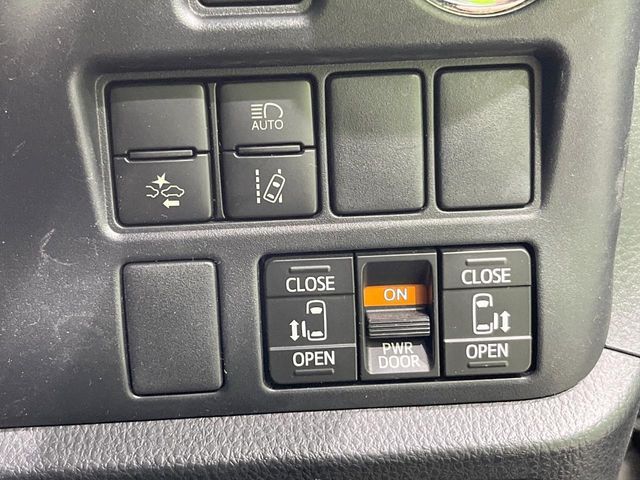 TOYOTA NOAH 2019 Image 31