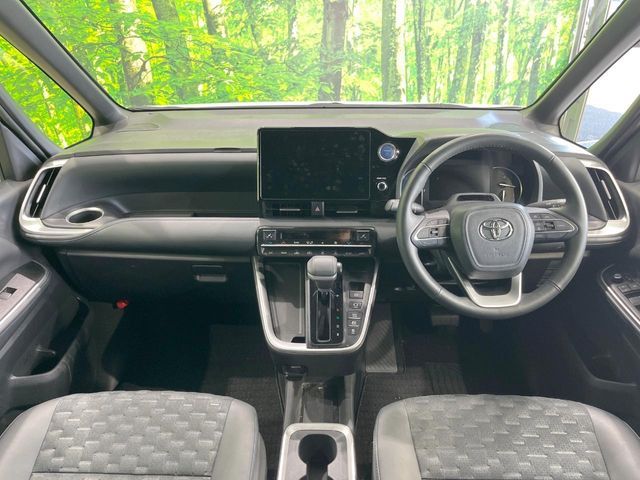 TOYOTA VOXY HYBRID 2023 Image 31