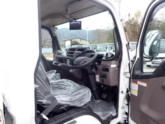 MITSUBISHI CANTER 2025 Image 31