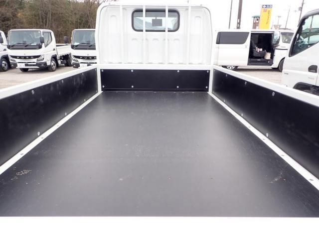 MITSUBISHI CANTER 2025 Image 31