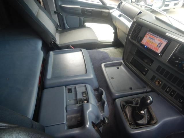 HINO PROFIA 2006 Image 31