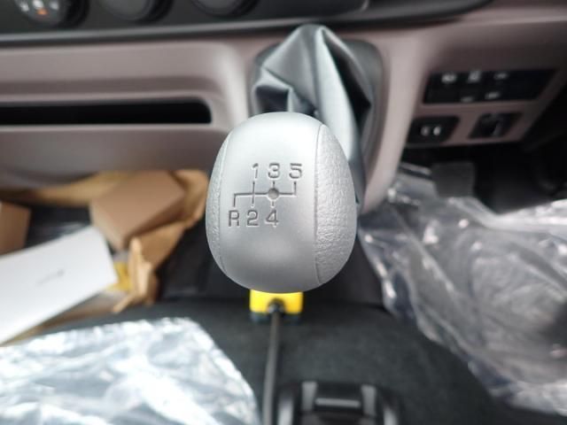 MITSUBISHI CANTER 2025 Image 31