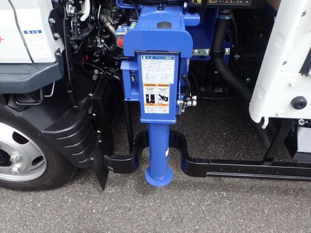 MITSUBISHI CANTER 2025 Image 31