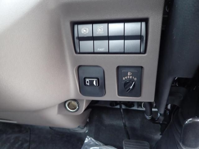 MITSUBISHI CANTER 2025 Image 31