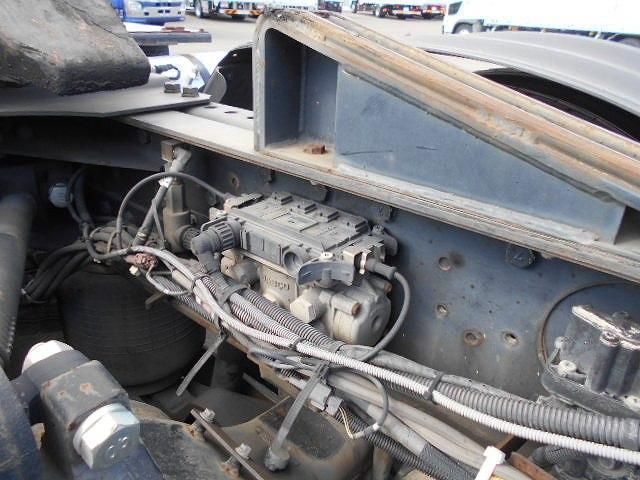 NISSAN DIESEL QUON 2013 Image 31