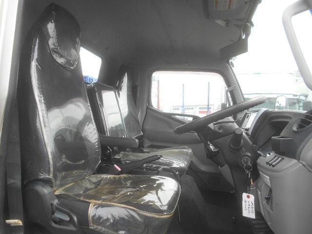 MITSUBISHI CANTER 2017 Image 31