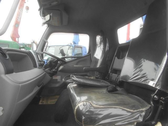 MITSUBISHI CANTER 2017 Image 31