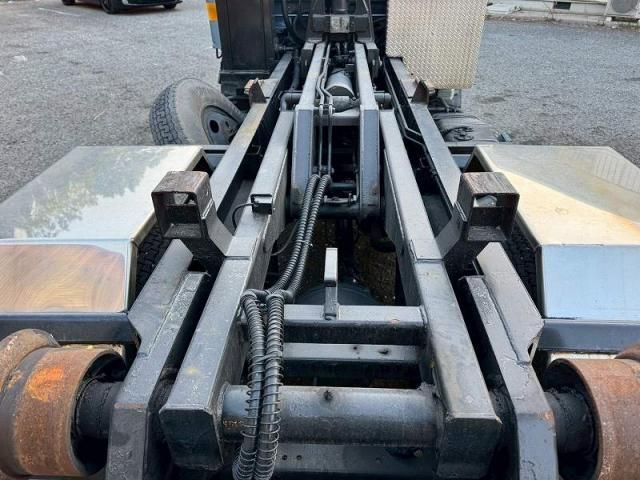 ISUZU ELF 2004 Image 31