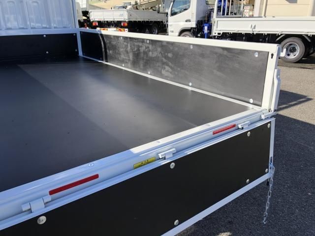 MITSUBISHI CANTER 2025 Image 31