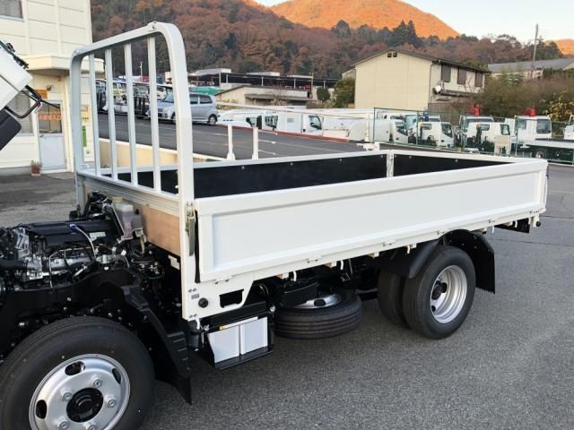 MITSUBISHI CANTER 2025 Image 31