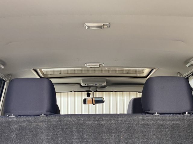 TOYOTA LANDCRUISER VAN 2004 Image 31