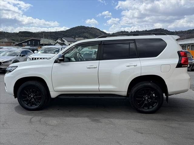 TOYOTA LANDCRUISER PRADO 2023 Image 31