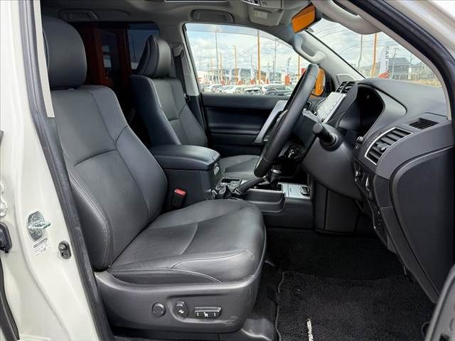 TOYOTA LANDCRUISER PRADO 2023 Image 31