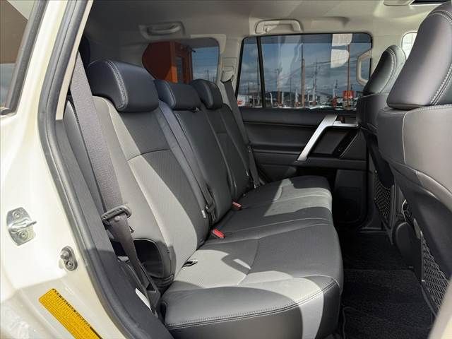 TOYOTA LANDCRUISER PRADO 2023 Image 31