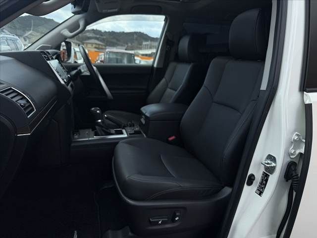 TOYOTA LANDCRUISER PRADO 2023 Image 31