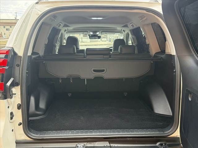 TOYOTA LANDCRUISER PRADO 2023 Image 31